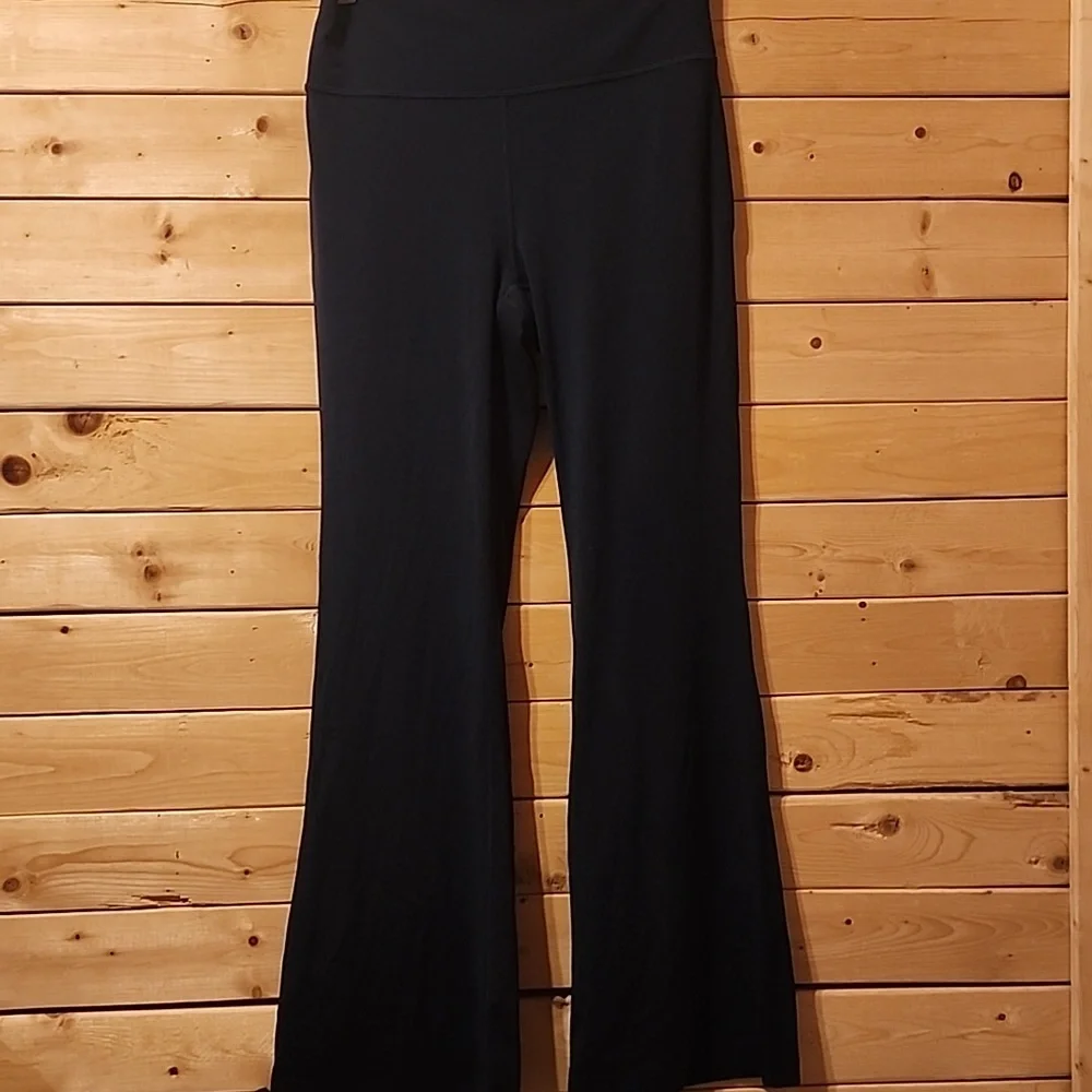 Womens Lululemon Groove Flare Leggings Size 8 NWOT Inseam 28in